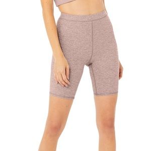 *NEW* NWOT Alo Yoga High-Waist Alosoft Flow Biker Short, Smoky Quartz Heather, M
